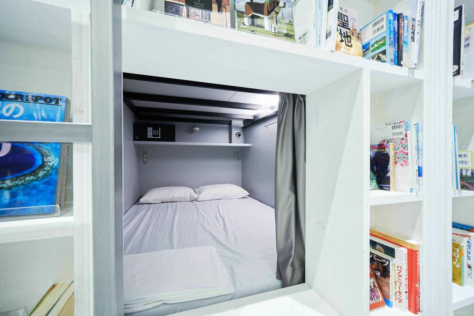 Book And Bed Tokyo Shinsaibashi Hostel Osaka Exterior foto